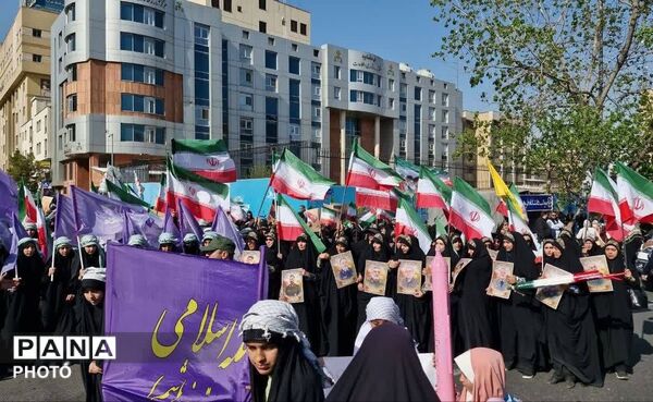 قدم‌های استوار دختران تهران؛ روایتی از شور، همدلی و امید