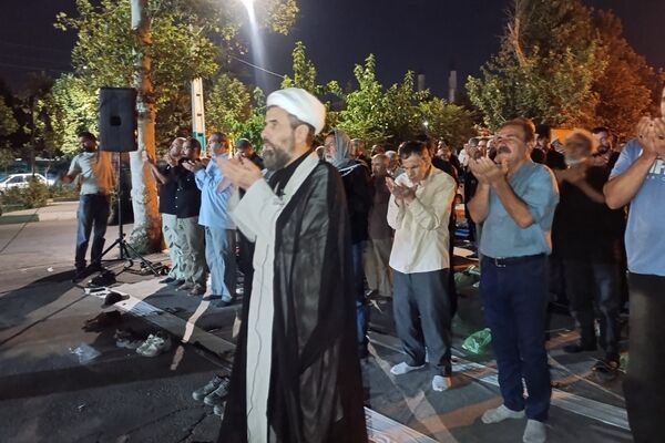 طنین نوای استغاثه در نظرآباد؛ زمزمه‌های عاشقانه مردم برای ظهور منجی عالم