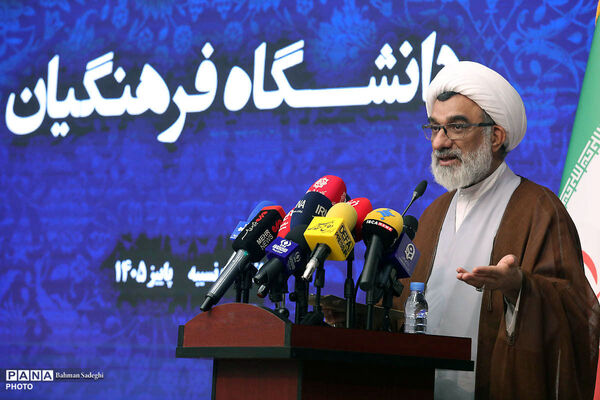 دانشگاه فرهنگیان باید مأموریت خود را بر تربیت معلمِ تراز آینده متمرکز کند