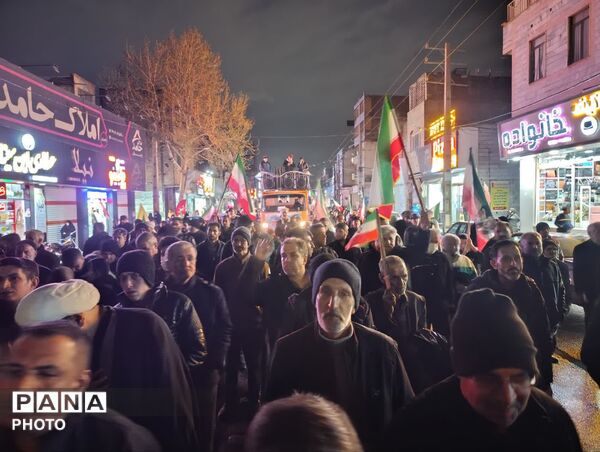 حضور پرشور مردم شهرستان فردیس در خیابان‌ها برای بیعت با رهبر انقلاب