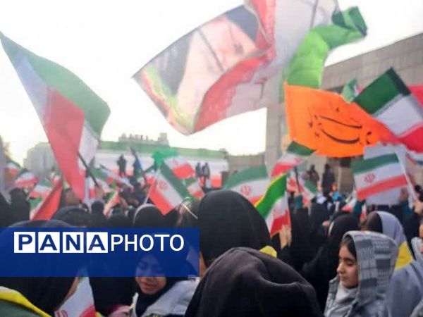 حضور دانش آموزان دبیرستان علی افشارنژاد در گردهمایی میدان شهدا و گلبانک انقلاب