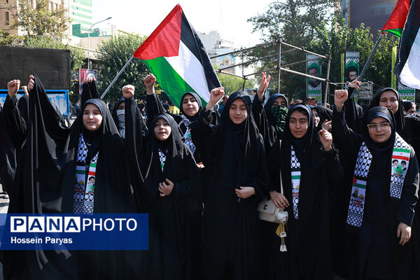 آیین ادای احترام به مقام شامخ شهیدان مقاومت و شهید سید حسن نصرالله