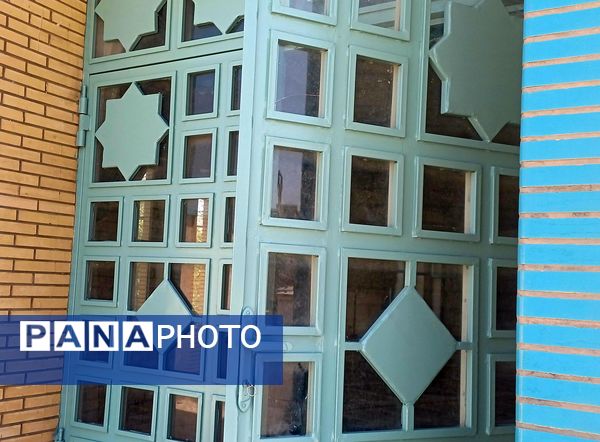 پروژه مهر دبیرستان دخترانه بنت الهدی کوهپایه رنگ آمیزی تجهیز و پاکسازی برای خلق محیطی الهام بخش و یادگیری مثبت