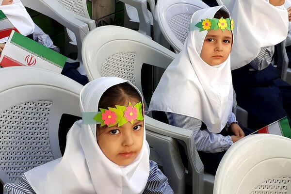 جشن شکفتن غنچه‌ ها، در دبستان مهرتابان بهارستان دو