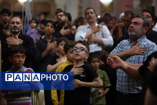 اجتماع لبیک یا حسین(ع) و گرامیداشت شهدای 15 خرداد در حرم حضرت معصومه(س)