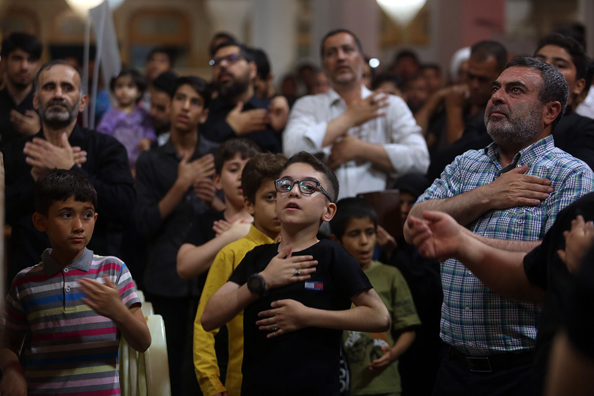 اجتماع لبیک یا حسین(ع) و گرامیداشت شهدای 15 خرداد در حرم حضرت معصومه(س)