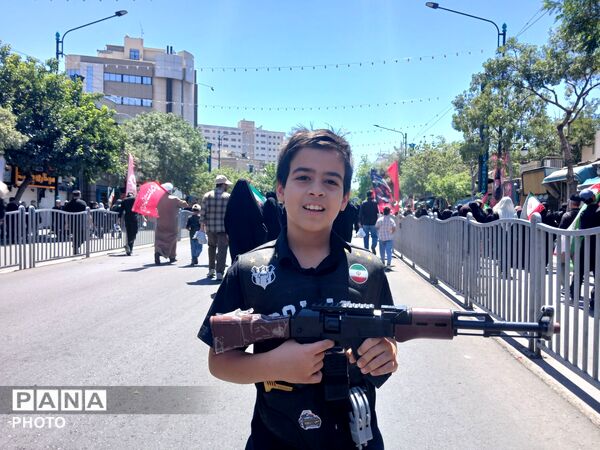 بدرقه باشکوه و میلیونی رهبر شهید در قلب مشهد مقدس