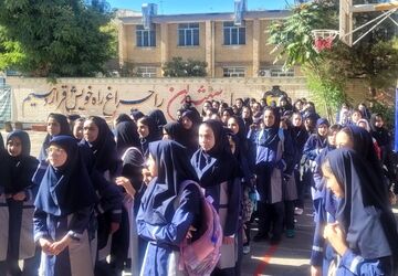 جشن جوانه‌ها، آغاز مسیری تازه و پرشور برای دانش‌آموزان دبیرستان شاهد بروجرد