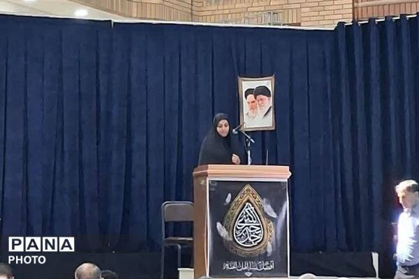 تجلیل از خادمین عرصه تربیت در نمازجمعه باقرشهر و کهریزک 