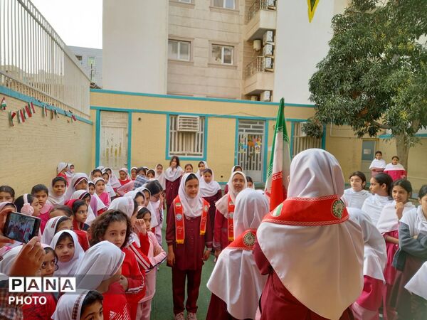 صبحی پرشور و نشاط در مدرسه غیردولتی مریم با اجرای گروه پیشتازان