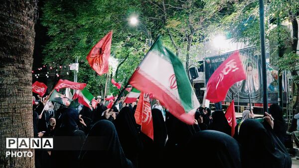 حضور گسترده مردم خرم‌ آباد در میدان امام (ره)، تاکید بر دفاع از میهن و آرمان‌ های انقلاب