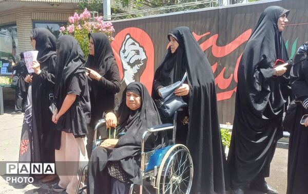 روایتی از مهر و ایثار با استقبال از خانواده شهدای میناب