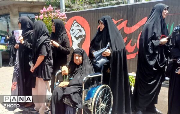 روایتی از مهر و ایثار با استقبال از خانواده شهدای میناب