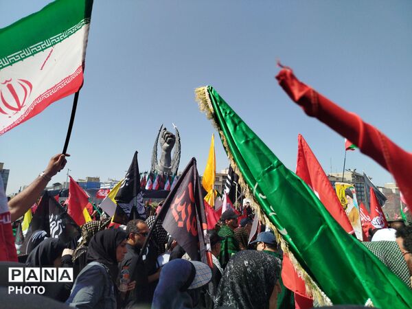اتحاد و همبستگی مردم ایران در تشییع رهبر انقلاب 