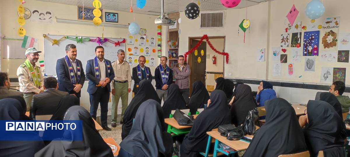 بازدید مدیر سازمان دانش‌آموزی خراسان شمالی از کلاس‌های ضمن خدمت سازمان‌دانش‌آموزی