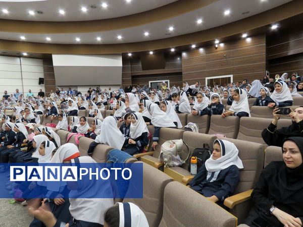 اجتماع 700 نفری پدران و دختران دانش آموز مدرسه علامه طباطبایی منطقه پردیس به مناسبت روز دختر