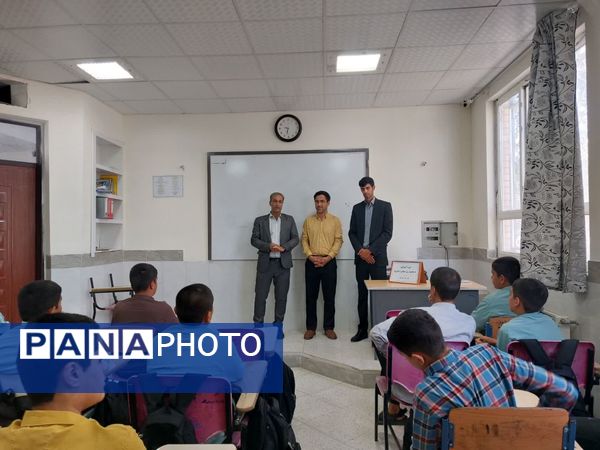 دوره آموزشی بهداشتی ویژه روز جهانی هاری در دبیرستان رئیس زاده خلیل آباد