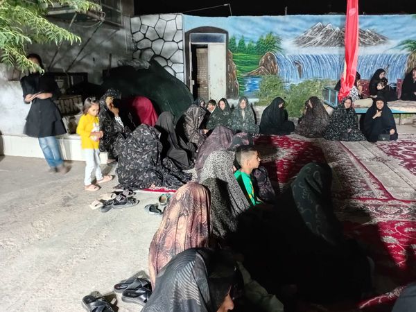 مراسم عزاداری ماه صفر در روستای نقاب با وجود قطع برق