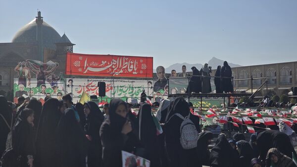 راهپیمایی باشکوه روز ۱۳ آبان در میدان امام خمینی(ره) اصفهان 