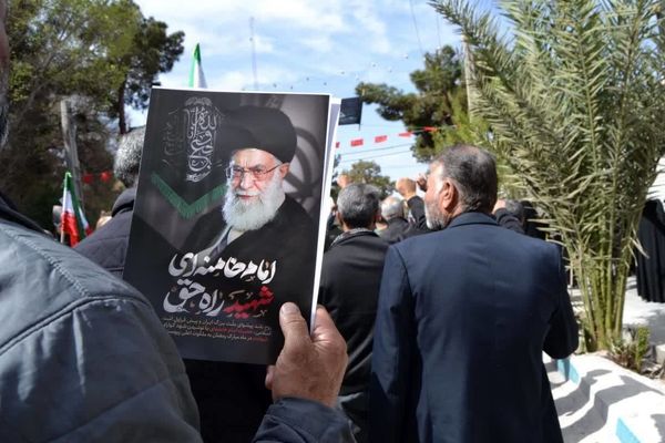 مراسم چهلمین روز شهادت رهبر انقلاب و دانش‌آموزان میناب