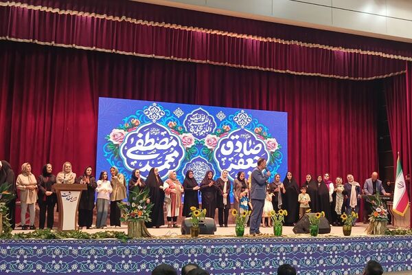برگزاری جشن نور و معرفت؛ آیین ولادت پیامبر رحمت در فرهنگ‌سرای بعثت صفادشت 