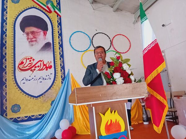 آغاز المپیاد ورزشی در دبیرستان شهید سلیمانی با مشعل امید و نمایش استعدادها