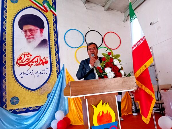آغاز المپیاد ورزشی در دبیرستان شهید سلیمانی با مشعل امید و نمایش استعدادها