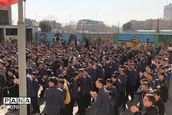 آیین سپاس مربی با حضور پیشتازان سازمان دانش آموزی در ناحیه دو شهرری 