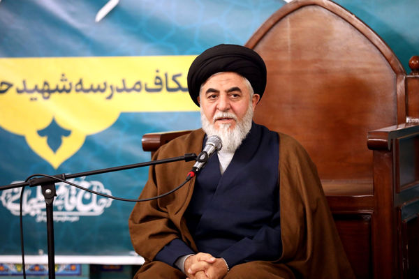 اعتکاف دانش‌آموزی در مسجد مقدس جمکران