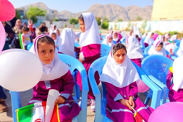 جشن شکوفه‌ها ویژه دانش‌آموزان پایه اول در دبستان حدیث شهرستان باشت