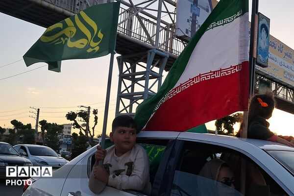 رژه‌ خودرویی با پرچم مقدس آستان‌قدس‌رضوی به مناسب دهه کرامت در بهارستان