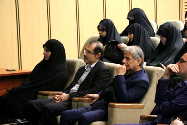 همایش ادبی هنری «مزد خدمت» در قم