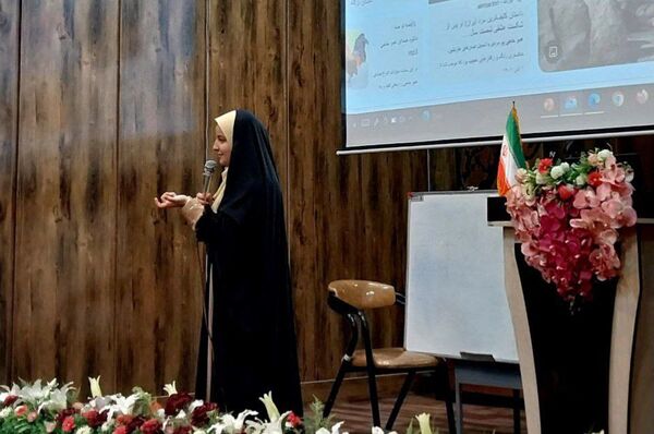افتتاح نمایشگاه دست‌سازه در هنرستان دخترانه ثمین