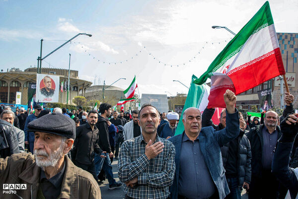 تشییع پیکر شهیدان لاریجانی، سلیمانی و شهدای ناوشکن دنا - 2