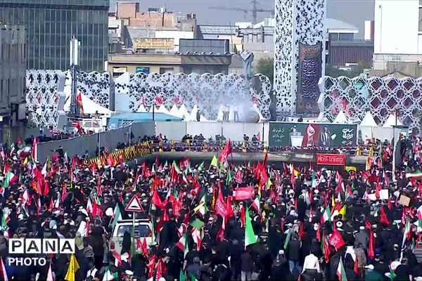 اشک‌ها و بغض‌های میلیونی در مسیر تشییع پیکر مطهر رهبر شهید