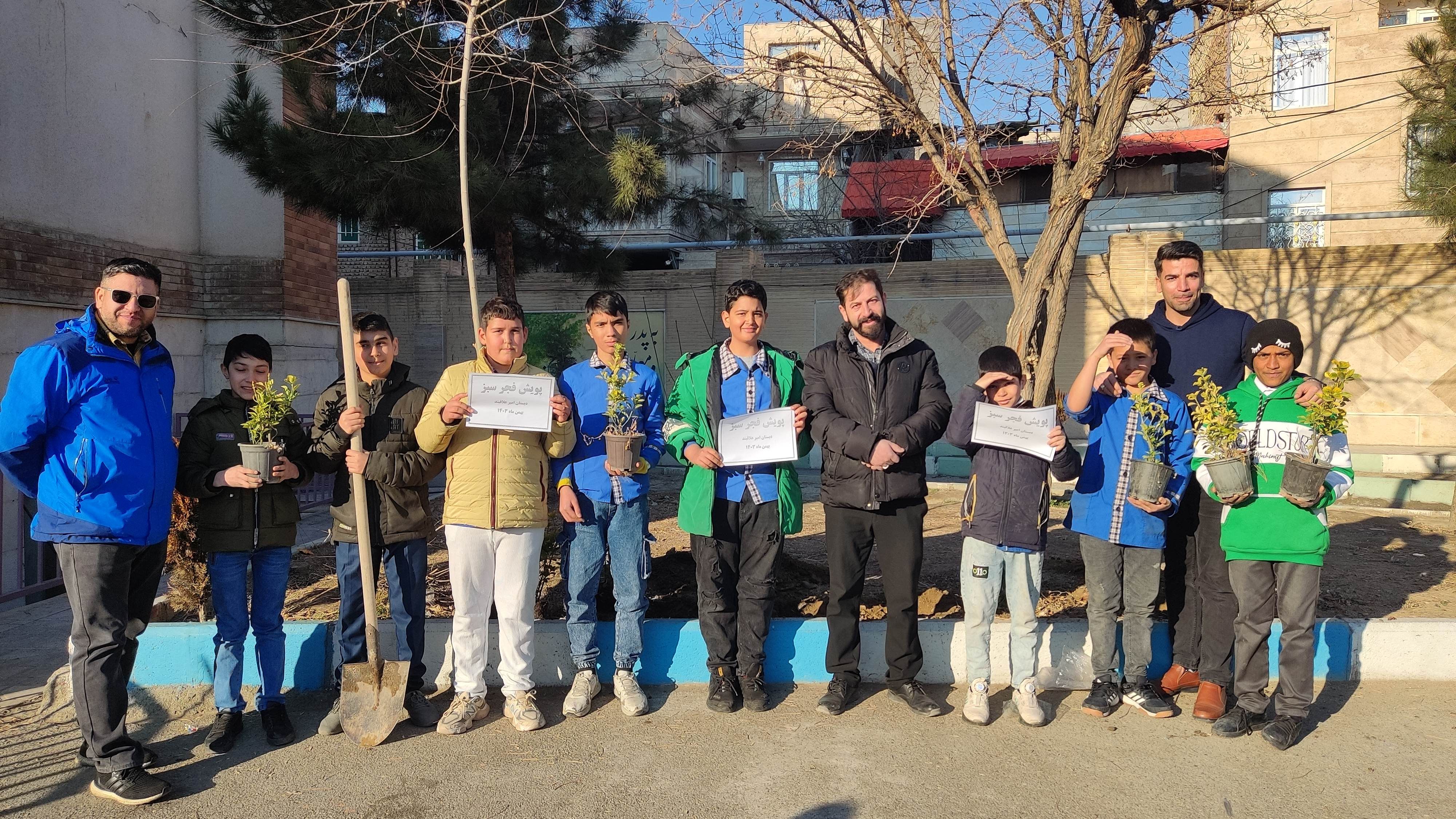 کاشت ۱۵۰ نهال در مدارس ملارد برای ایران سرسبز