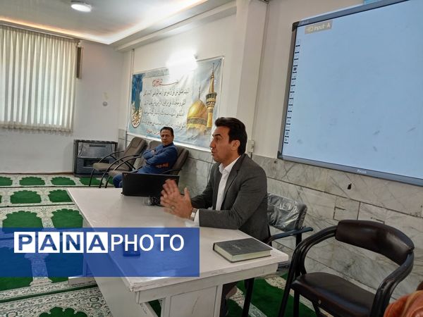 جلسه انجمن اولیا و مربیان مدرسه آیت الله خامنه‌ای