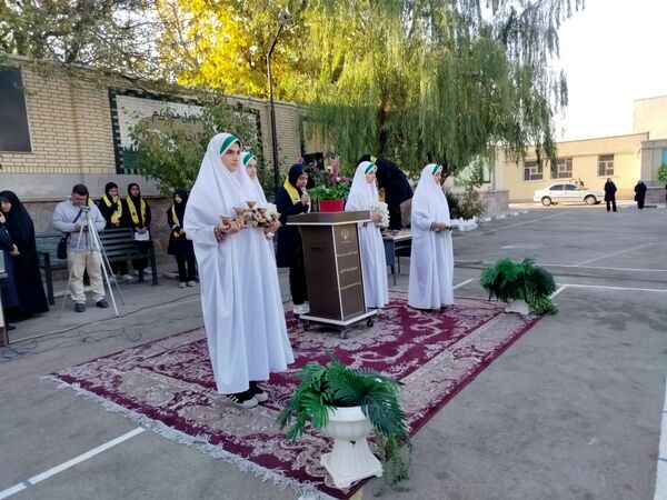 صبحگاه تمام تشکیلاتی دبیرستان تقی‌پور مراغه