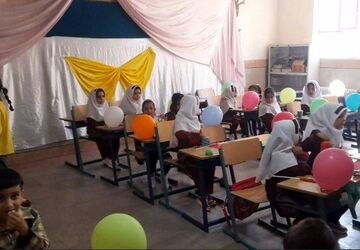 نواختن زنگ شکوفه‌ها در مدرسه شهید مردان‌پور۱و۲