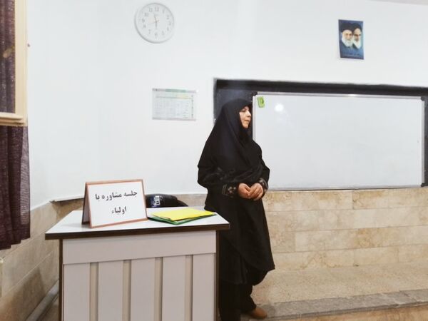 دیدار دبیران با اولیا در دبیرستان دخترانه فاطمیه 