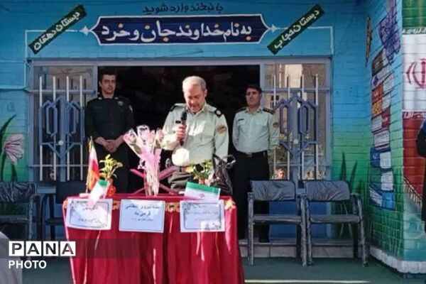 کلاس متفاوت با حضور حافظان نظم و امنیت در مدارس بهارستان