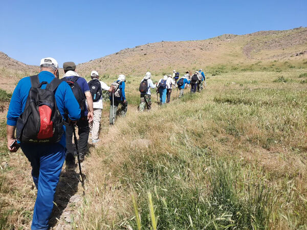 کوه‌پیمایی پیشکسوتان قم در آستانه سالگرد ارتحال حضرت امام(ره)