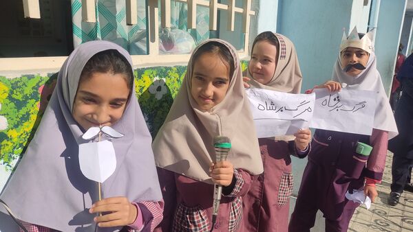 نکوداشت ایام الله دهه مبارک فجر در مدارس آزادواری یک و شهید رجایی یک منطقه پردیس 