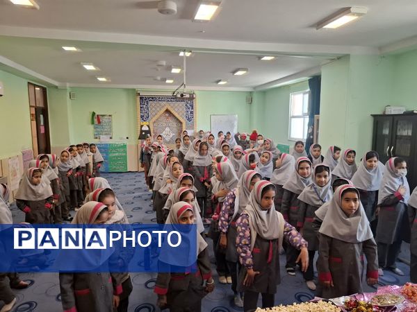 جشن میلاد امام خوبی‌ها در دبستان برادران شهید دیده‌ور کازرون