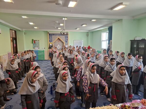 جشن میلاد امام خوبی‌ها در دبستان برادران شهید دیده‌ور کازرون