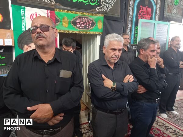 سینه زنی و عزاداری شام غریبان در حسینیه‌های روستای فدافن