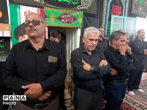 سینه زنی و عزاداری شام غریبان در حسینیه‌های روستای فدافن