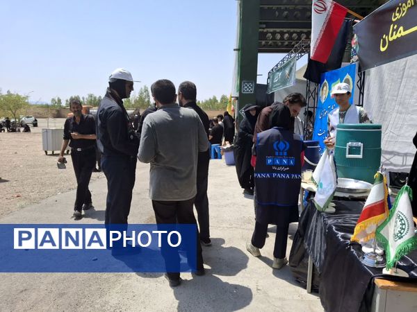 خدمت‌رسانی موکب‌ سازمان دانش‌آموزی استان سمنان به جاماندگان اربعین 