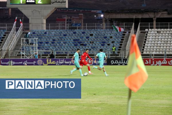 برد شیرین تراکتور در خانه