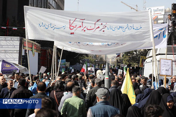 حضور وزیر آموزش و پرورش در راهپیمایی 13 آبان
